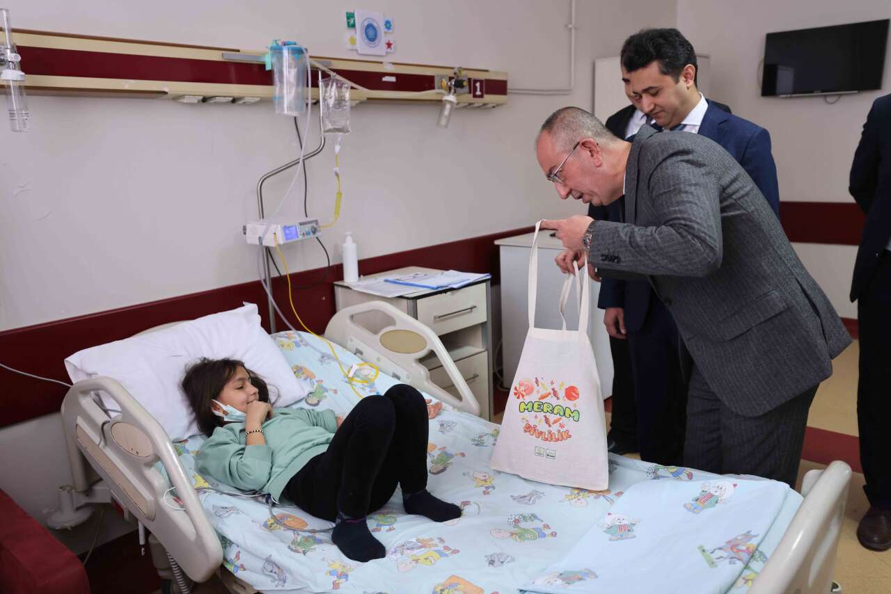 Konya sokaklarını şenlendiren şivlilik, hastane odalarına da yansıdı 9